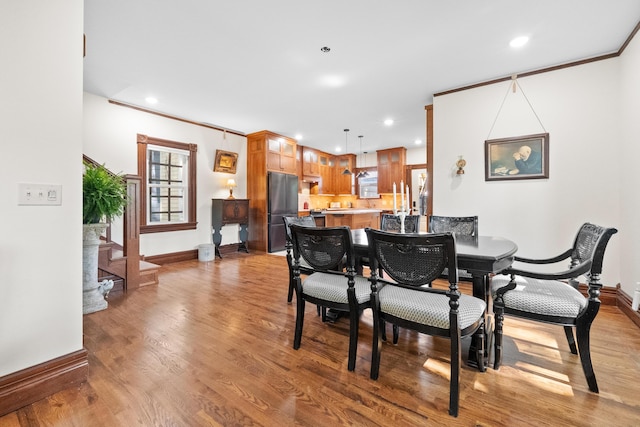 933 W Pershing St, Springfield, MO 65806 - dining room featuring light wood-style flooring, ornamental molding, and recessed lighting