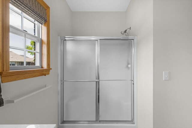 1190 E Headley St, Springfield, MO 65803 - full bath with a shower stall