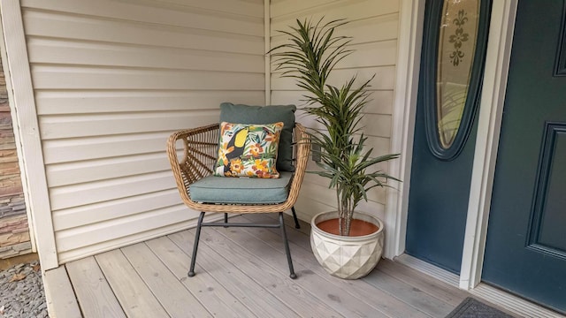 24 Oniatara Ln, Cherokee Village, AR 72529 - property entrance with a balcony