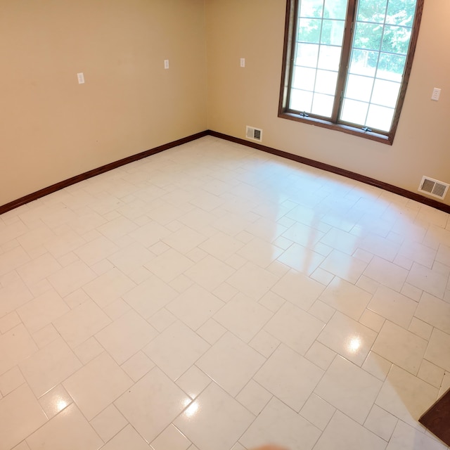3352 W State Highway 76, Cape Fair, MO 65624 - empty room with baseboards