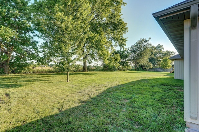 2000 E Greenwich Dr, Ozark, MO 65721 - view of yard