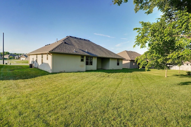 2000 E Greenwich Dr, Ozark, MO 65721 - back of house with a yard