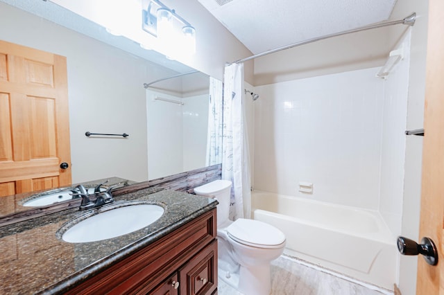 4147 E Kellis Ct, Springfield, MO 65802 - full bath with shower / tub combo with curtain and vanity