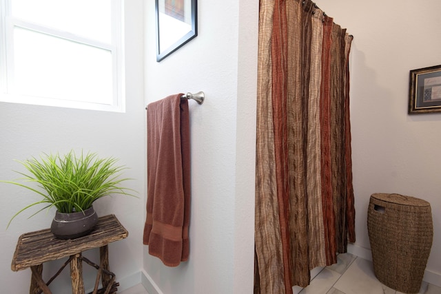 1604 N Bristol Ave, Springfield, MO 65802 - bathroom with curtained shower