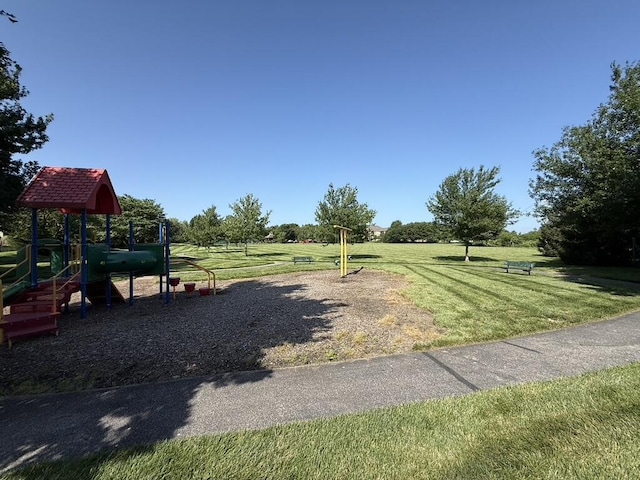 1352 N Sandy Creek Cir Unit 3, Nixa, MO 65714 - view of green lawn