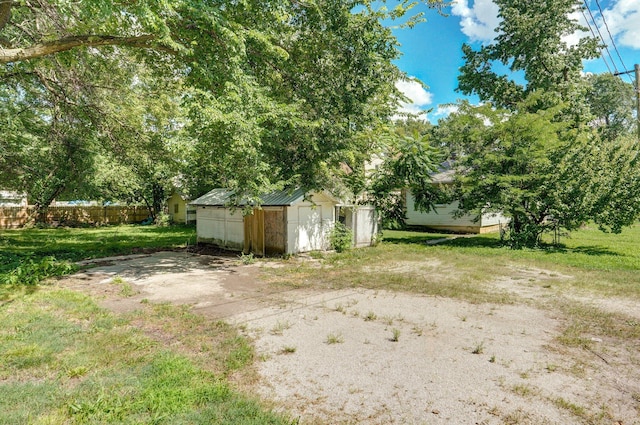 1051 W Hamilton St, Springfield, MO 65802 - view of yard with a shed