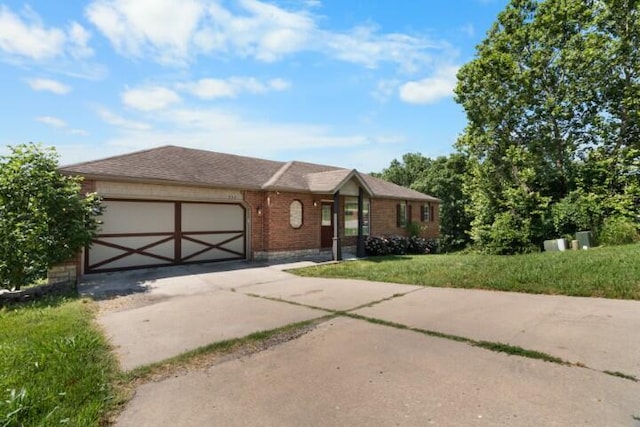 223 Roundhill Rd, Branson, MO 65616 - view of front facade featuring driveway, brick siding, an attached garage, and a front lawn