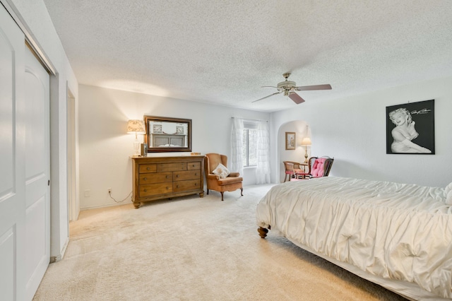 29 Trail Ridge Dr, Kimberling City, MO 65686 - bedroom with carpet, a textured ceiling, ceiling fan, and a closet
