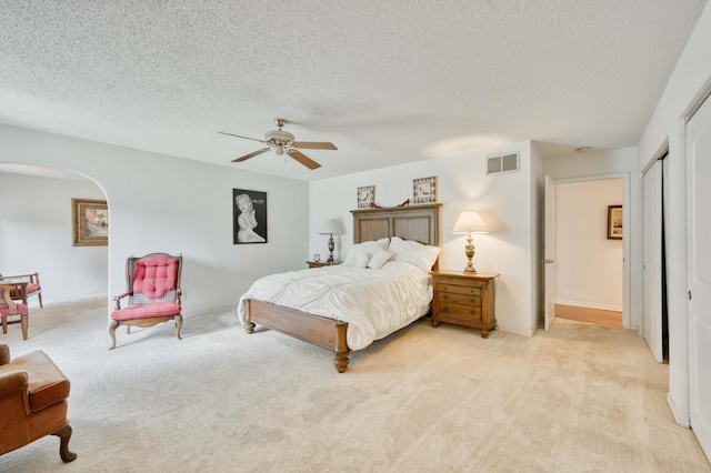 29 Trail Ridge Dr, Kimberling City, MO 65686 - bedroom with arched walkways, light colored carpet, a textured ceiling, ceiling fan, and a closet
