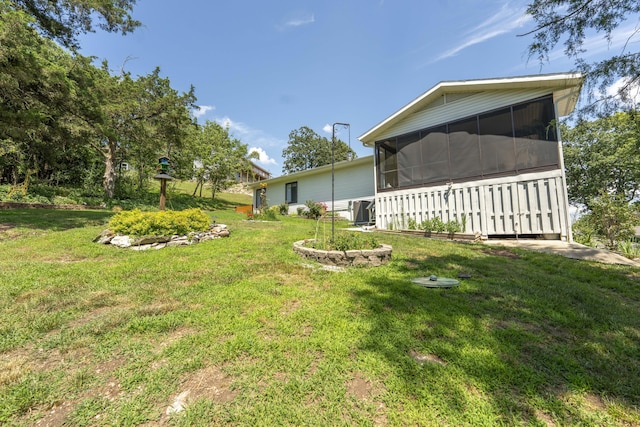 29 Trail Ridge Dr, Kimberling City, MO 65686 - view of grassy yard featuring a sunroom