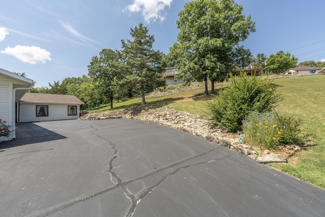 29 Trail Ridge Dr, Kimberling City, MO 65686 - view of asphalt driveway