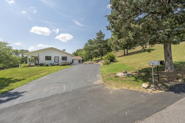 29 Trail Ridge Dr, Kimberling City, MO 65686 - view of front of house with asphalt driveway and a front yard