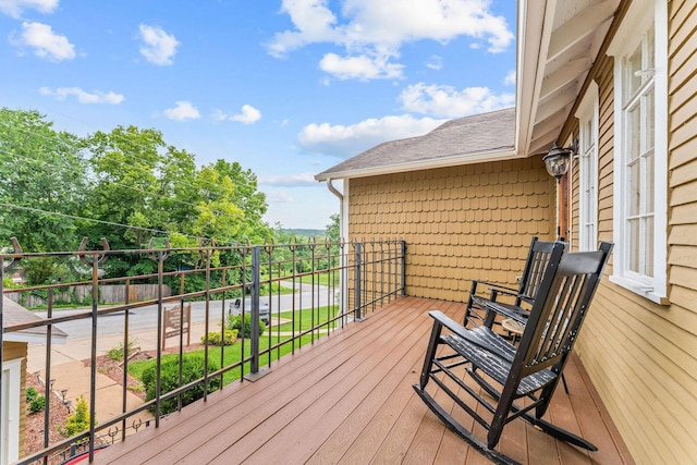 120 N 4th St, Branson, MO 65616 - view of wooden terrace