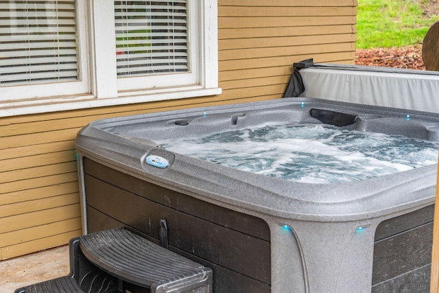 120 N 4th St, Branson, MO 65616 - exterior view of a hot tub