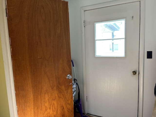 424 W Park St, Seymour, MO 65746 - view of doorway to outside