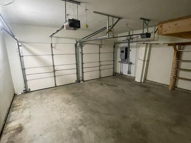 607 Robin Rd, Mountain Grove, MO 65711 - garage with a garage door opener