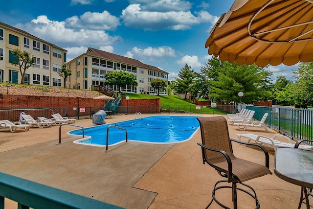 120 Spring Creek Ct Unit B1-U19, Branson, MO 65616 - community pool with a patio
