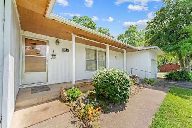 25720 Hillcrest Dr, Shell Knob, MO 65747 - entrance to property with a porch
