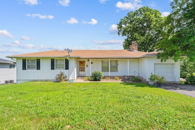 25720 Hillcrest Dr, Shell Knob, MO 65747 - single story home featuring a garage, a chimney, asphalt driveway, and a front yard