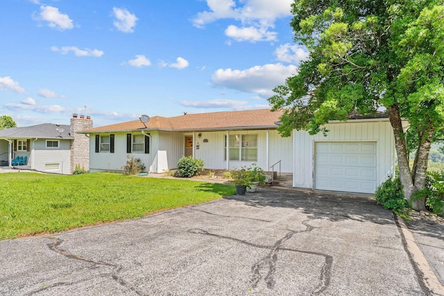 25720 Hillcrest Dr, Shell Knob, MO 65747 - single story home with a garage, asphalt driveway, and a front yard