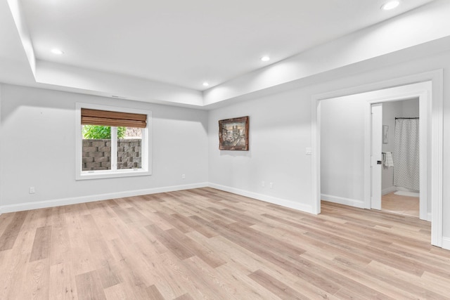 1303 E Eaglegate Pkwy, Springfield, MO 65804 - empty room featuring light wood-style flooring, a tray ceiling, and recessed lighting