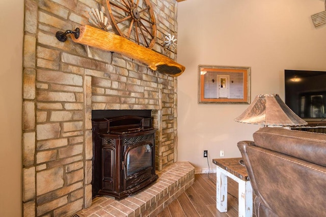 10626 W State Highway 76, Cape Fair, MO 65624 - living area featuring wood finished floors and baseboards