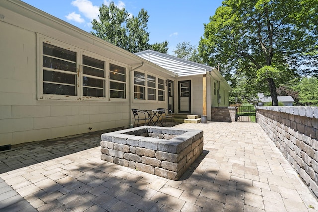 1471 E Bennett St, Springfield, MO 65804 - view of patio / terrace with a gate and an outdoor fire pit