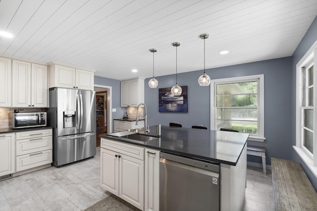 1471 E Bennett St, Springfield, MO 65804 - kitchen with appliances with stainless steel finishes, dark countertops, recessed lighting, backsplash, and decorative light fixtures