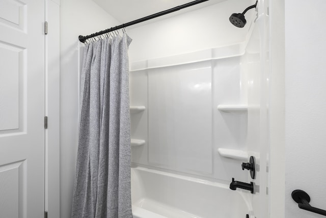 4959 S Mccann Ave, Springfield, MO 65804 - bathroom with shower / bathtub combination with curtain