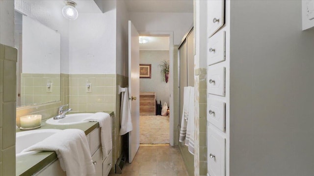 1931 Kay Dr, West Plains, MO 65775 - bathroom featuring double vanity and curtained shower