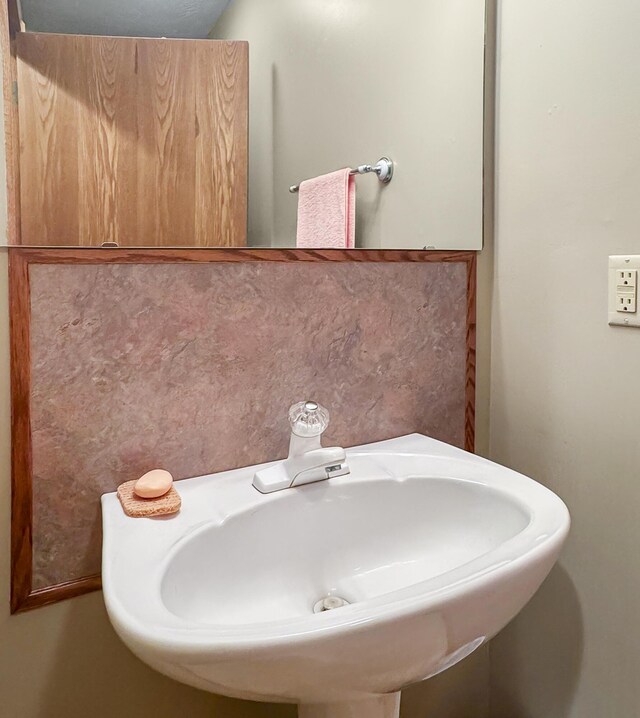 615 W Mchenry Ave, Billings, MO 65610 - bathroom featuring a sink