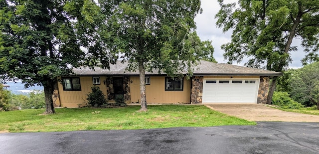 55 Cricket Hill Ln, Lampe, MO 65681 - single story home featuring stone siding, driveway, an attached garage, and a front lawn