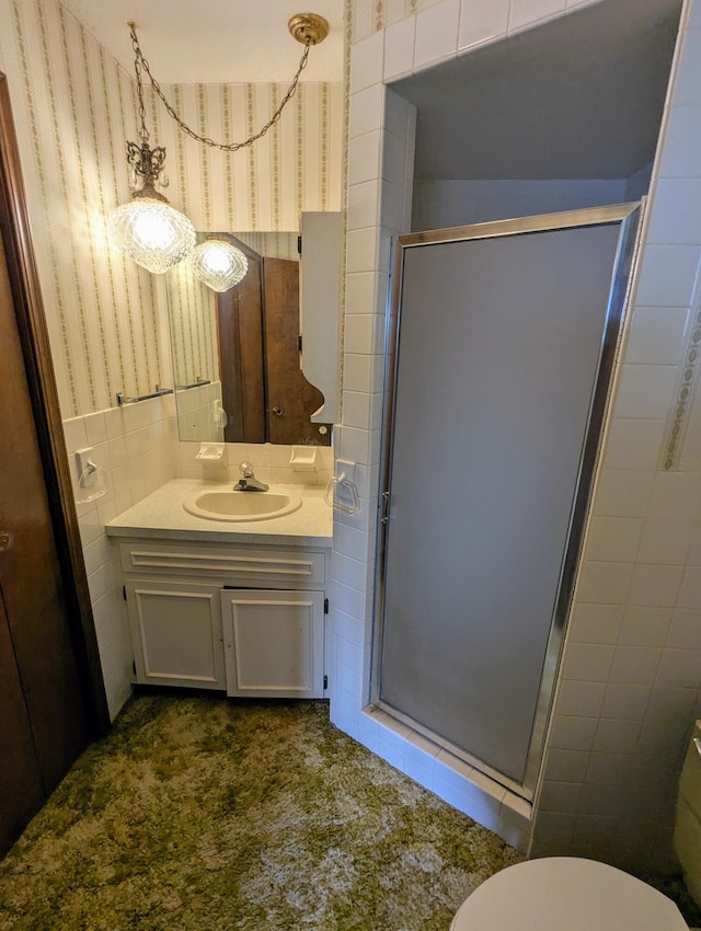 55 Cricket Hill Ln, Lampe, MO 65681 - bathroom with a stall shower, vanity, and wallpapered walls