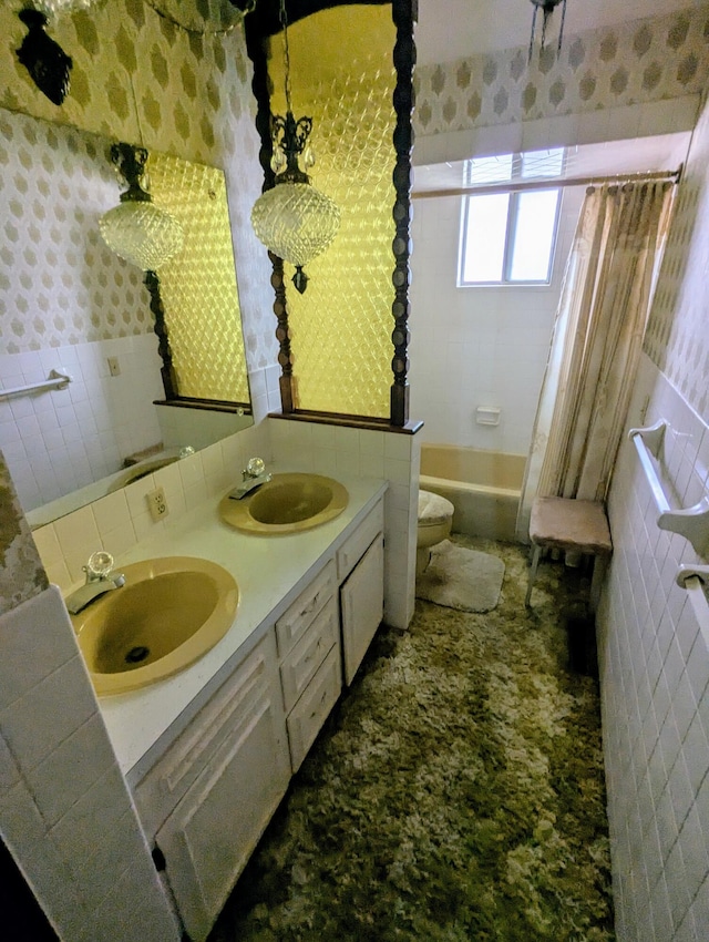 55 Cricket Hill Ln, Lampe, MO 65681 - full bath with double vanity, shower / bathtub combination with curtain, tile walls, and wallpapered walls