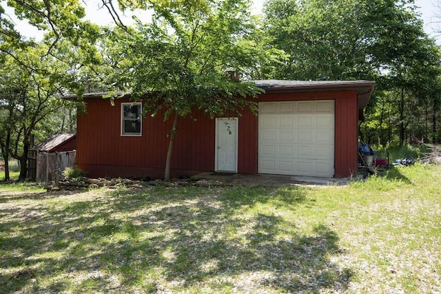 637 State Highway Kk, Cedar Creek, MO 65627 - view of front facade featuring an outdoor structure, a garage, and a front lawn