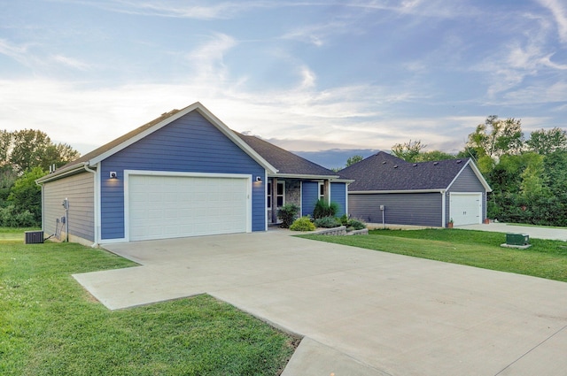 753 S Elm Rd, Marshfield, MO 65706 - single story home with a front yard