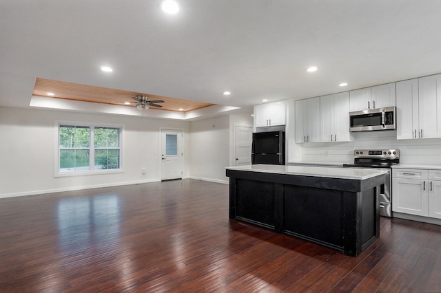 753 S Elm Rd, Marshfield, MO 65706 - kitchen featuring appliances with stainless steel finishes, a kitchen island, light countertops, open floor plan, and ceiling fan