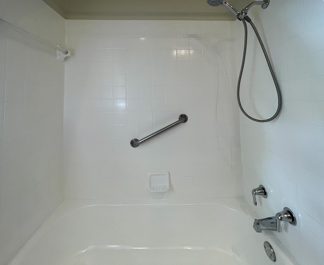 1119 S Cedarbrook Ave, Springfield, MO 65804 - full bath featuring tub / shower combination