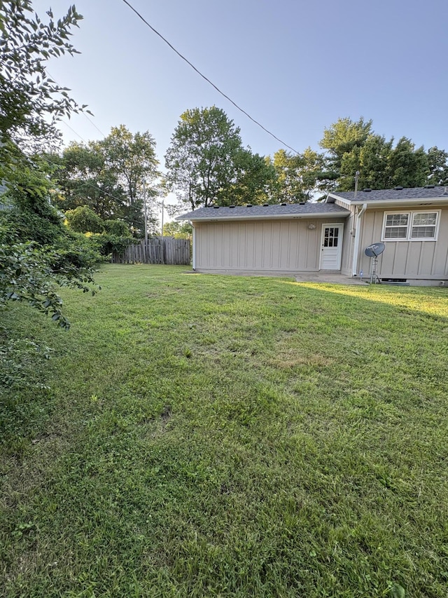 311 Crestwood Dr, Neosho, MO 64850 - view of yard