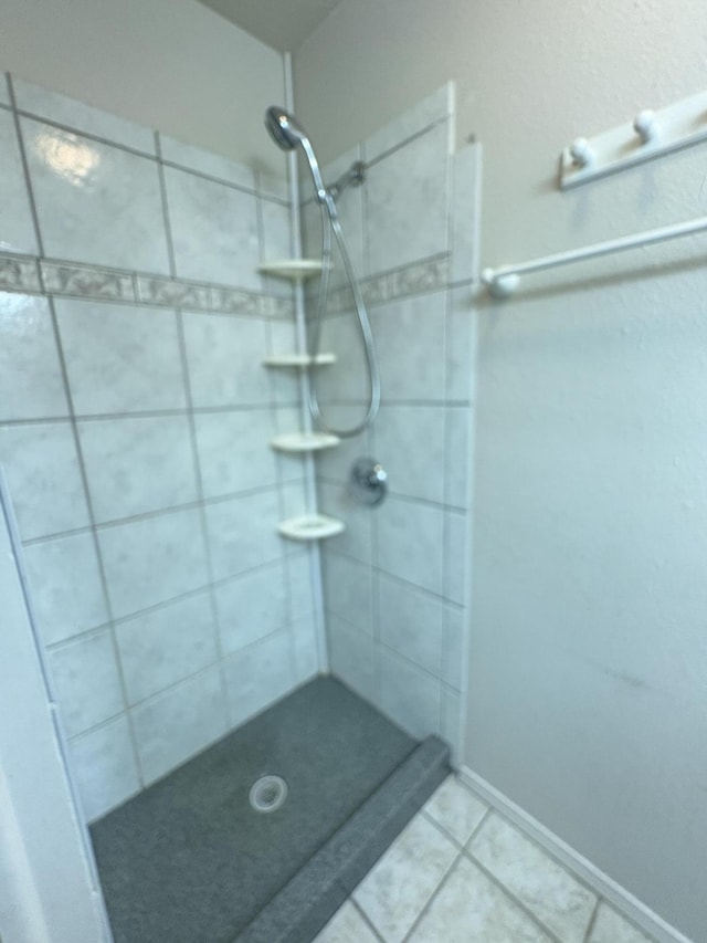 311 Crestwood Dr, Neosho, MO 64850 - bathroom featuring a tile shower and tile patterned floors