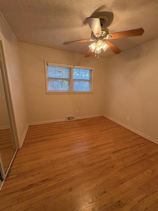 311 Crestwood Dr, Neosho, MO 64850 - empty room with a textured ceiling, a ceiling fan, and light wood-style floors