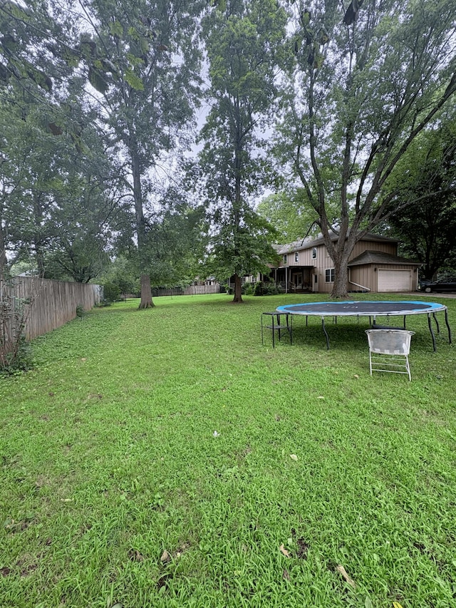 2412 S Camber Ave, Springfield, MO 65809 - view of yard featuring a trampoline