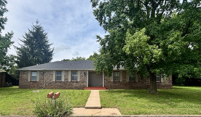 900-902 E Kirkwood St, Aurora, MO 65605 - photo 1