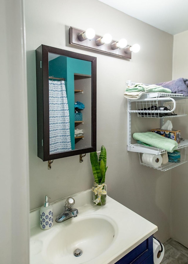 1050 S Glenn Ave, Springfield, MO 65802 - full bathroom featuring vanity