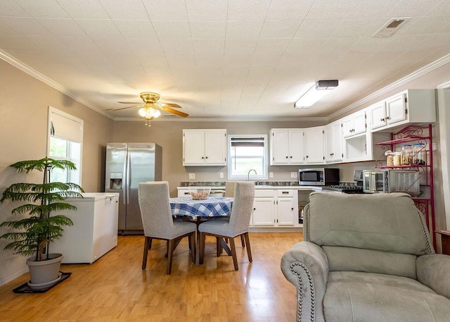 1050 S Glenn Ave, Springfield, MO 65802 - dining space featuring light wood-style flooring, crown molding, and ceiling fan