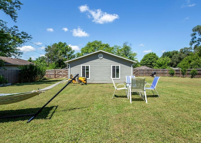 1050 S Glenn Ave, Springfield, MO 65802 - rear view of property with a fenced backyard