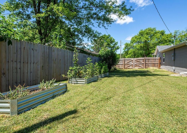 1050 S Glenn Ave, Springfield, MO 65802 - fenced backyard featuring a vegetable garden