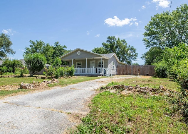 1050 S Glenn Ave, Springfield, MO 65802 - ranch-style house with a porch and driveway