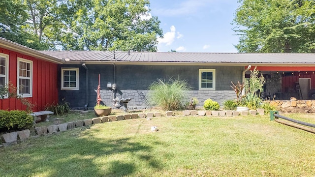 12 Riverbend Rd, Mammoth Spring, AR 72554 - single story home with a front yard and a metal roof