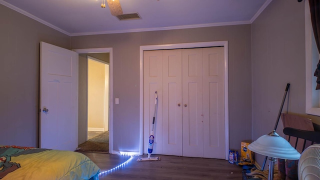 12 Riverbend Rd, Mammoth Spring, AR 72554 - bedroom with wood finished floors, crown molding, and a closet